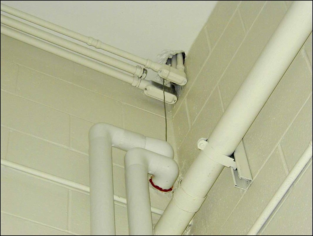 da_water_from_da_press_box_leaks_into_da_kitchen_illusion.jpg